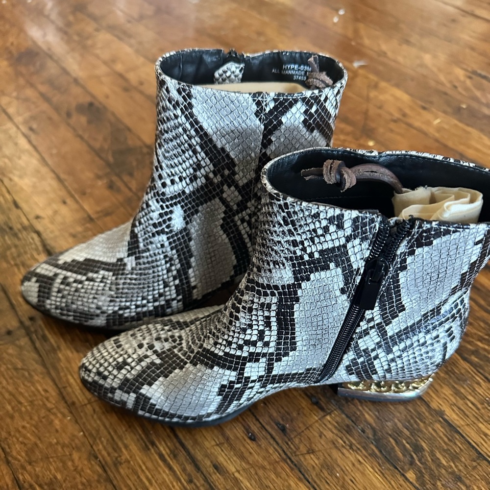 Bamboos Snake Skin Boots Size 8